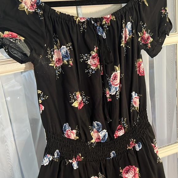 Kendall & Kylie Ardene collection summer flowy dress. - Picture 4 of 4